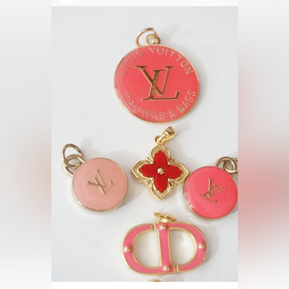 CD LV Zipper Pulls mix lot of 6 pink & gold 40 dollars a piece big one 1… - Picture 6 of 7